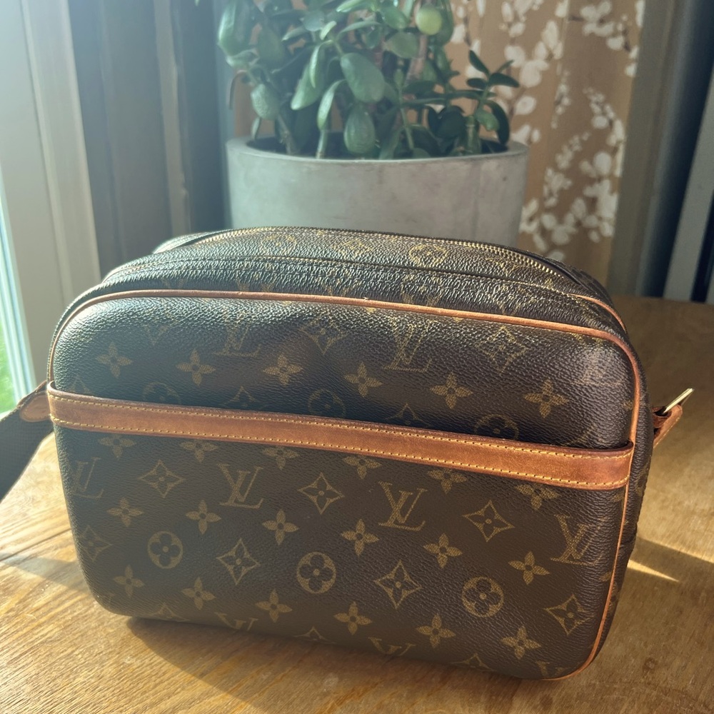 AUTHENTIC Louis Vuitton Reporter PM